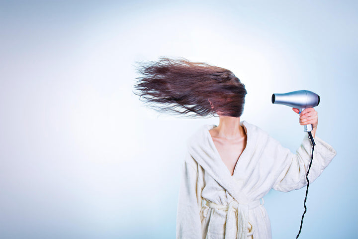 BRÜCHIGE HAARE: SOS TIPPS UND DAUERBRENNER